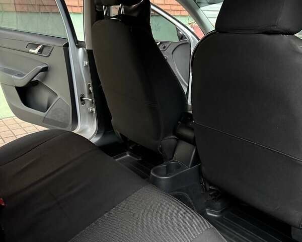 Серый Шкода Рапид, объемом двигателя 1.6 л и пробегом 241 тыс. км за 7600 $, фото 14 на Automoto.ua