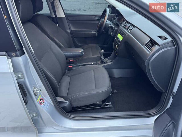 Серый Шкода Рапид, объемом двигателя 1.2 л и пробегом 235 тыс. км за 6999 $, фото 33 на Automoto.ua
