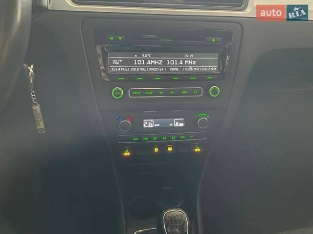 Серый Шкода Рапид, объемом двигателя 1.6 л и пробегом 127 тыс. км за 10000 $, фото 56 на Automoto.ua