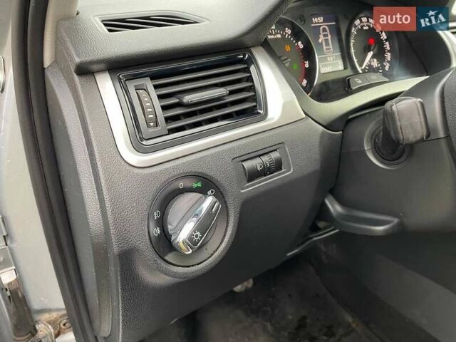 Серый Шкода Рапид, объемом двигателя 1.6 л и пробегом 127 тыс. км за 10000 $, фото 37 на Automoto.ua