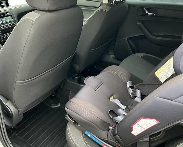 Серый Шкода Рапид, объемом двигателя 1.2 л и пробегом 127 тыс. км за 8500 $, фото 16 на Automoto.ua