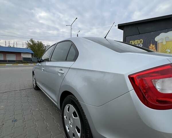 Серый Шкода Рапид, объемом двигателя 1.2 л и пробегом 127 тыс. км за 8500 $, фото 5 на Automoto.ua