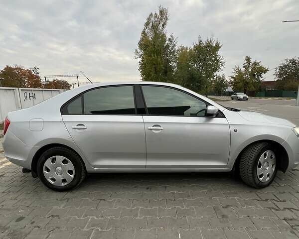 Серый Шкода Рапид, объемом двигателя 1.2 л и пробегом 127 тыс. км за 8500 $, фото 3 на Automoto.ua