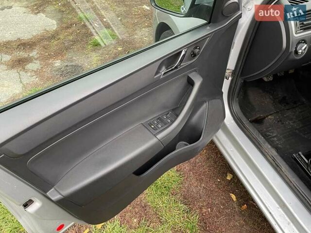 Серый Шкода Рапид, объемом двигателя 1.6 л и пробегом 127 тыс. км за 10000 $, фото 39 на Automoto.ua