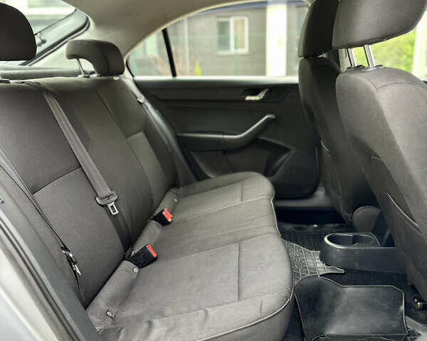 Серый Шкода Рапид, объемом двигателя 1.2 л и пробегом 184 тыс. км за 4650 $, фото 17 на Automoto.ua