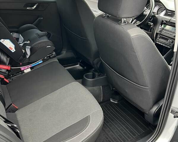 Серый Шкода Рапид, объемом двигателя 1.2 л и пробегом 127 тыс. км за 8500 $, фото 18 на Automoto.ua