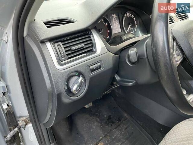 Серый Шкода Рапид, объемом двигателя 1.6 л и пробегом 127 тыс. км за 10000 $, фото 38 на Automoto.ua