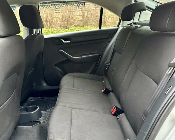 Серый Шкода Рапид, объемом двигателя 1.2 л и пробегом 184 тыс. км за 4650 $, фото 13 на Automoto.ua