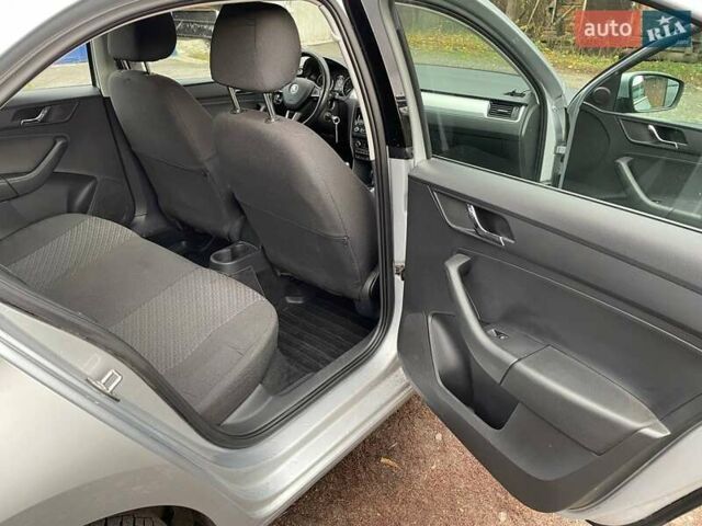 Серый Шкода Рапид, объемом двигателя 1.6 л и пробегом 127 тыс. км за 10000 $, фото 51 на Automoto.ua