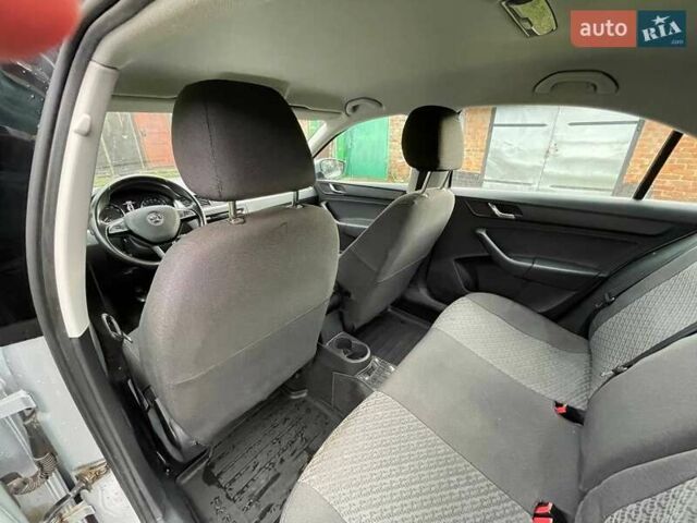 Серый Шкода Рапид, объемом двигателя 1.6 л и пробегом 127 тыс. км за 10000 $, фото 47 на Automoto.ua