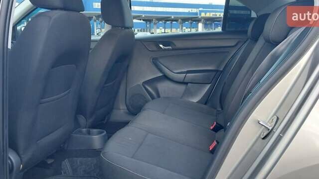 Сірий Шкода Рапід, об'ємом двигуна 1.2 л та пробігом 217 тис. км за 6200 $, фото 6 на Automoto.ua