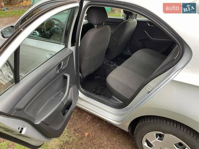 Серый Шкода Рапид, объемом двигателя 1.6 л и пробегом 127 тыс. км за 10000 $, фото 46 на Automoto.ua