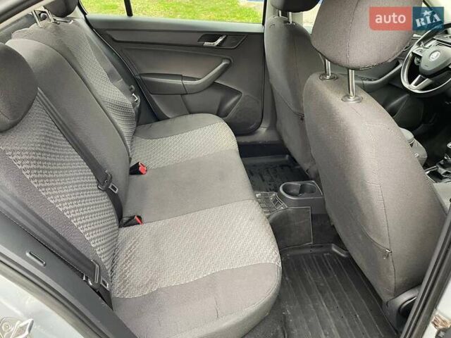 Серый Шкода Рапид, объемом двигателя 1.6 л и пробегом 127 тыс. км за 10000 $, фото 48 на Automoto.ua