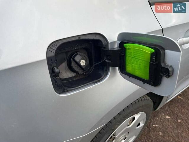 Серый Шкода Рапид, объемом двигателя 1.6 л и пробегом 127 тыс. км за 10000 $, фото 64 на Automoto.ua