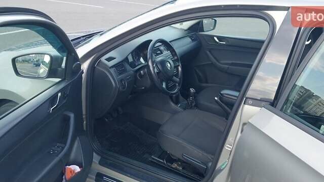 Сірий Шкода Рапід, об'ємом двигуна 1.2 л та пробігом 217 тис. км за 6200 $, фото 5 на Automoto.ua