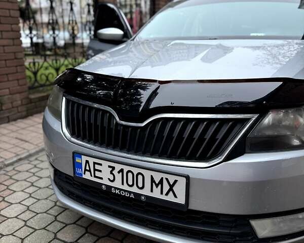 Серый Шкода Рапид, объемом двигателя 1.6 л и пробегом 241 тыс. км за 7600 $, фото 4 на Automoto.ua