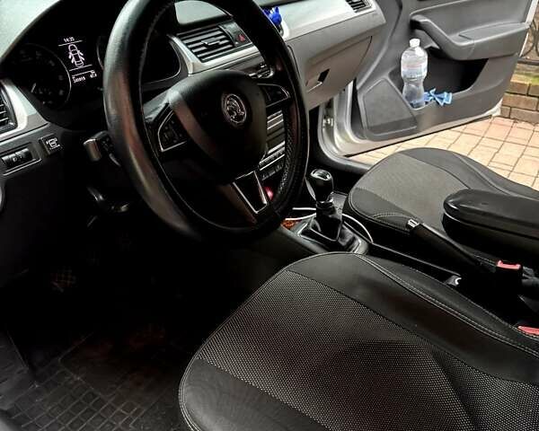 Серый Шкода Рапид, объемом двигателя 1.6 л и пробегом 241 тыс. км за 7600 $, фото 12 на Automoto.ua