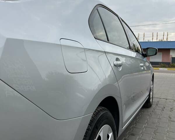 Серый Шкода Рапид, объемом двигателя 1.2 л и пробегом 127 тыс. км за 8500 $, фото 7 на Automoto.ua