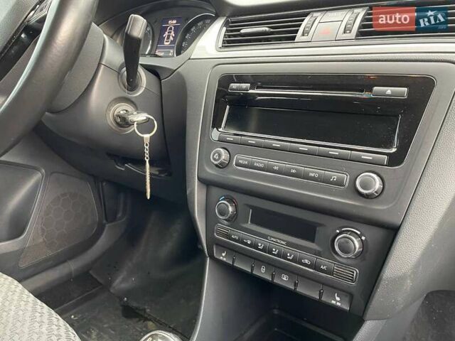 Серый Шкода Рапид, объемом двигателя 1.6 л и пробегом 127 тыс. км за 10000 $, фото 44 на Automoto.ua