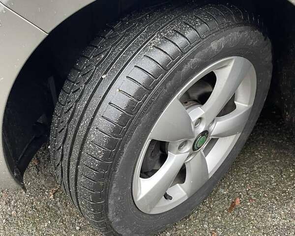 Серый Шкода Рапид, объемом двигателя 1.2 л и пробегом 183 тыс. км за 7300 $, фото 24 на Automoto.ua