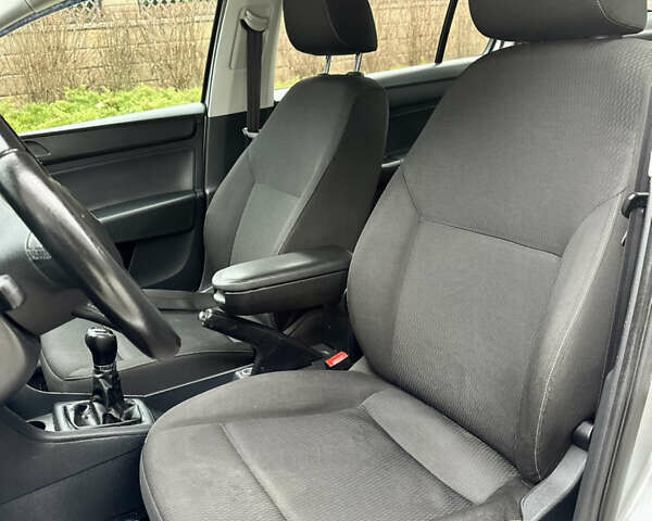 Серый Шкода Рапид, объемом двигателя 1.2 л и пробегом 184 тыс. км за 4650 $, фото 11 на Automoto.ua