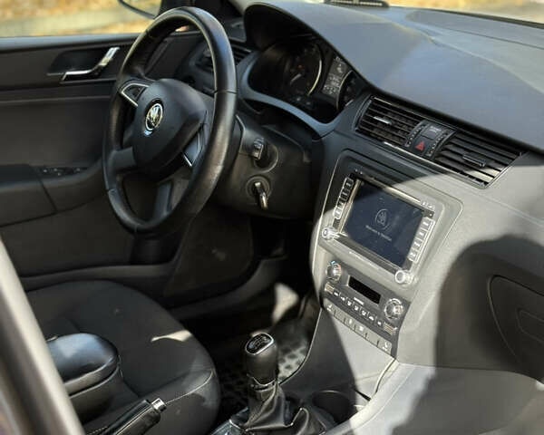 Шкода Рапид 2013 в Ивано-Франковске на Automoto.ua Серый Шкода Рапид, объемом двигателя 1.2 л и пробегом 166 тыс. км за 7200 $, фото 9 на Automoto.ua