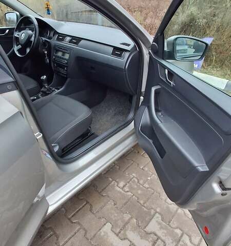 Серый Шкода Рапид, объемом двигателя 1.6 л и пробегом 67 тыс. км за 9300 $, фото 4 на Automoto.ua