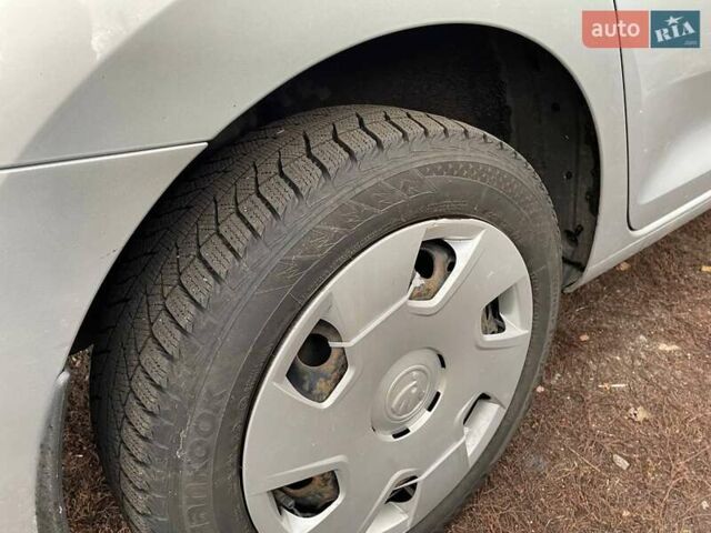 Серый Шкода Рапид, объемом двигателя 1.6 л и пробегом 127 тыс. км за 10000 $, фото 28 на Automoto.ua