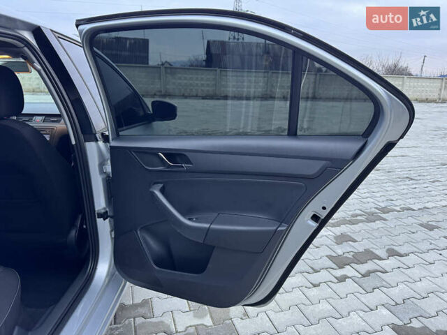 Серый Шкода Рапид, объемом двигателя 1.2 л и пробегом 235 тыс. км за 6999 $, фото 28 на Automoto.ua