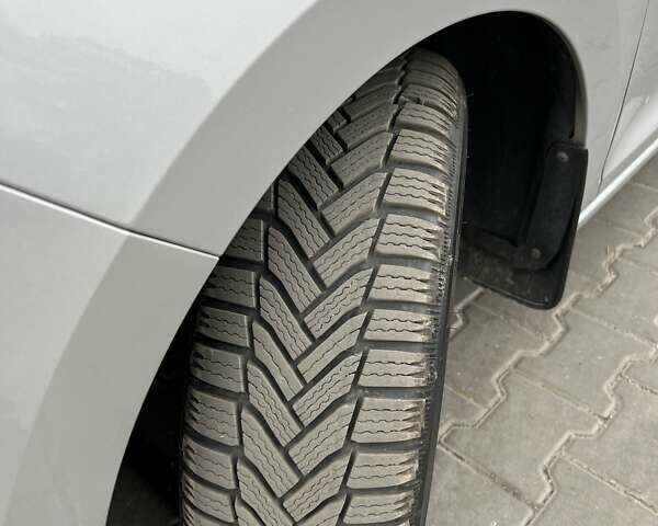 Серый Шкода Рапид, объемом двигателя 1.2 л и пробегом 127 тыс. км за 8500 $, фото 12 на Automoto.ua