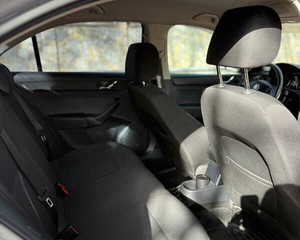 Шкода Рапид 2013 в Ивано-Франковске на Automoto.ua Серый Шкода Рапид, объемом двигателя 1.2 л и пробегом 166 тыс. км за 7200 $, фото 7 на Automoto.ua