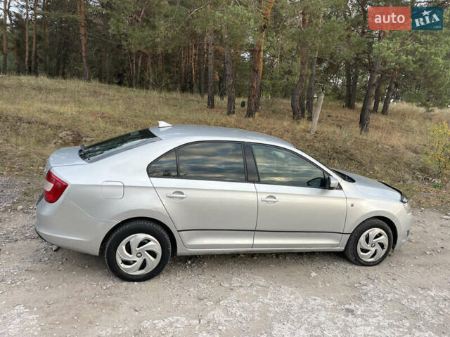 Серый Шкода Рапид, объемом двигателя 1.6 л и пробегом 241 тыс. км за 6900 $, фото 3 на Automoto.ua