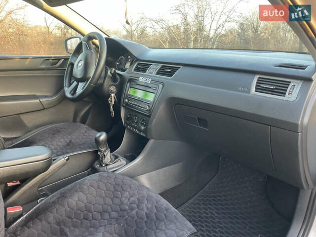 Сірий Шкода Рапід, об'ємом двигуна 1.6 л та пробігом 284 тис. км за 6777 $, фото 15 на Automoto.ua