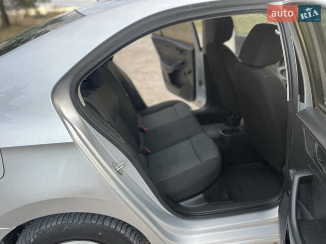 Серый Шкода Рапид, объемом двигателя 1.6 л и пробегом 241 тыс. км за 6900 $, фото 13 на Automoto.ua