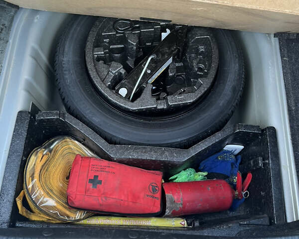 Сірий Шкода Рапід, об'ємом двигуна 1.2 л та пробігом 179 тис. км за 6700 $, фото 9 на Automoto.ua