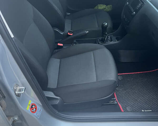 Сірий Шкода Рапід, об'ємом двигуна 1.2 л та пробігом 179 тис. км за 6700 $, фото 7 на Automoto.ua