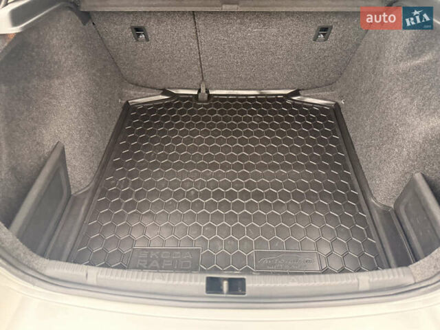 Сірий Шкода Рапід, об'ємом двигуна 1.2 л та пробігом 187 тис. км за 8700 $, фото 13 на Automoto.ua