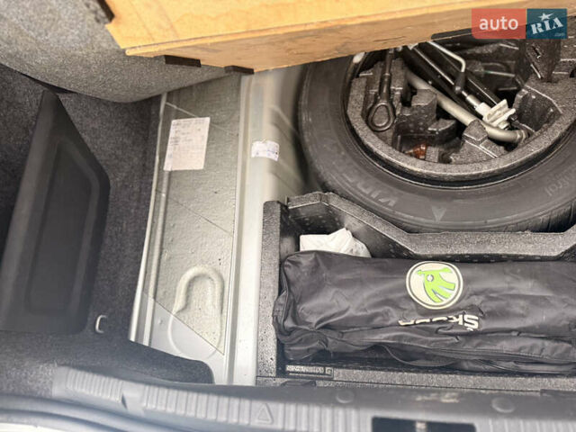 Сірий Шкода Рапід, об'ємом двигуна 1.2 л та пробігом 187 тис. км за 8700 $, фото 14 на Automoto.ua