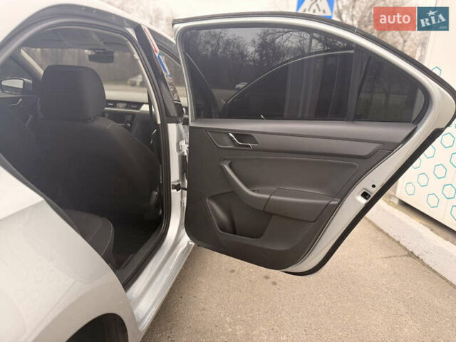 Сірий Шкода Рапід, об'ємом двигуна 1.2 л та пробігом 187 тис. км за 8700 $, фото 10 на Automoto.ua