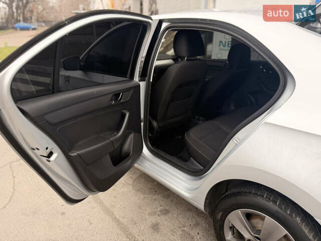 Сірий Шкода Рапід, об'ємом двигуна 1.2 л та пробігом 187 тис. км за 8700 $, фото 15 на Automoto.ua