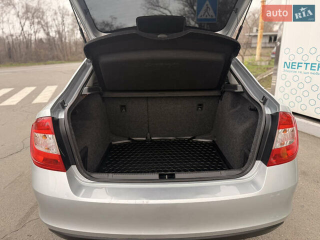 Сірий Шкода Рапід, об'ємом двигуна 1.2 л та пробігом 187 тис. км за 8700 $, фото 12 на Automoto.ua