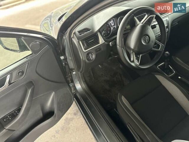 Сірий Шкода Рапід, об'ємом двигуна 1.6 л та пробігом 246 тис. км за 9200 $, фото 17 на Automoto.ua