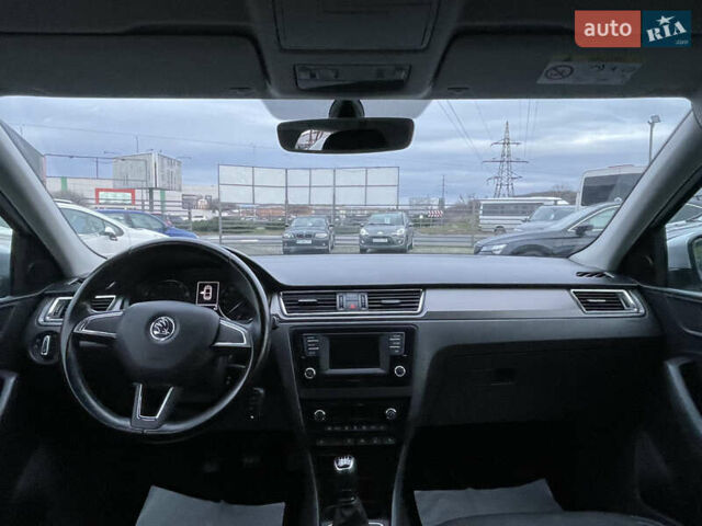 Серый Шкода Рапид, объемом двигателя 1.2 л и пробегом 160 тыс. км за 9400 $, фото 21 на Automoto.ua