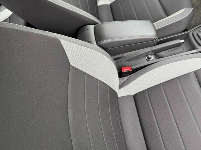 Сірий Шкода Рапід, об'ємом двигуна 1.6 л та пробігом 25 тис. км за 12700 $, фото 3 на Automoto.ua