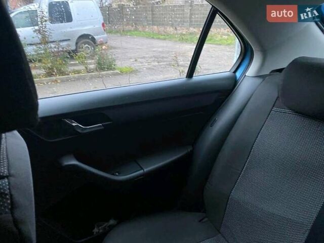 Синій Шкода Рапід, об'ємом двигуна 1.2 л та пробігом 147 тис. км за 3500 $, фото 7 на Automoto.ua