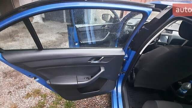Синій Шкода Рапід, об'ємом двигуна 1.2 л та пробігом 147 тис. км за 3500 $, фото 10 на Automoto.ua