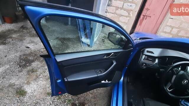 Синій Шкода Рапід, об'ємом двигуна 1.2 л та пробігом 147 тис. км за 3500 $, фото 12 на Automoto.ua