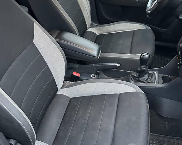 Синий Шкода Рапид, объемом двигателя 1.42 л и пробегом 238 тыс. км за 5999 $, фото 20 на Automoto.ua