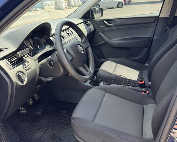 Синий Шкода Рапид, объемом двигателя 1.2 л и пробегом 163 тыс. км за 7900 $, фото 11 на Automoto.ua