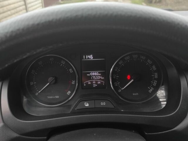 Синий Шкода Рапид, объемом двигателя 1.2 л и пробегом 175 тыс. км за 7500 $, фото 4 на Automoto.ua